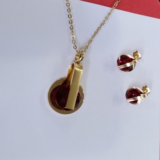 Conjunto Aro Y Cadena con Piedras Rojas y Marcos Dorados