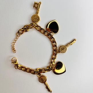 Pulsera Con Llaves y Corazones Colgantes