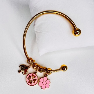 Pulsera Con Detalle de Flor, Trebol y Arbol